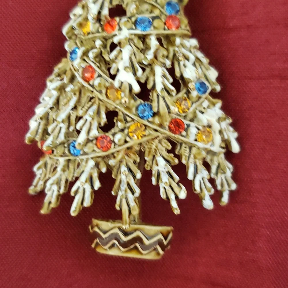 Vintage Arthur Pepper (ART) Christmas Tree Pin